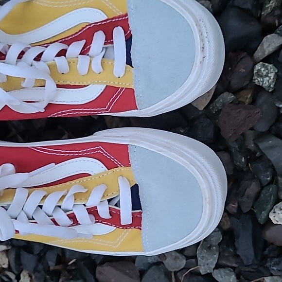 Like New Vans Anaheim Old Skool 36 DX trainer in red/green/yellow - Picture 3 of 7